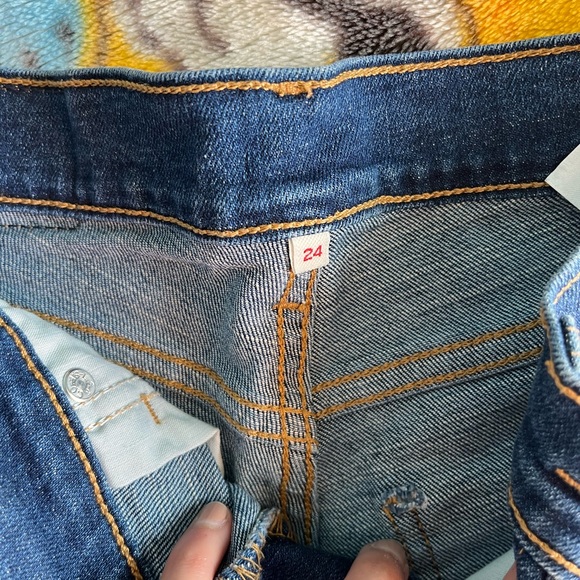 Women’s Levi’s shorts - Picture 3 of 4